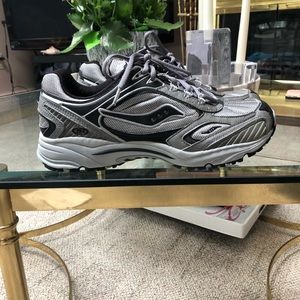 Men’s Saucony size 11 running shoe